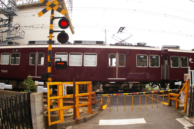 659-0087　阪急電車三条町踏み切り