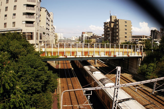 659-0094　ふれあい橋から眼下に東海道線を